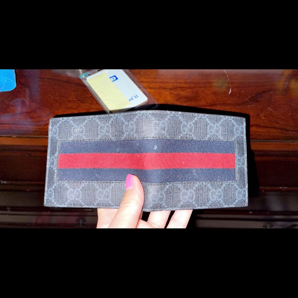 MENS GUCCI WALLET